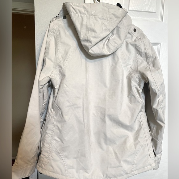Women’s Oakley ski jacket shell. Small - Picture 2 of 8